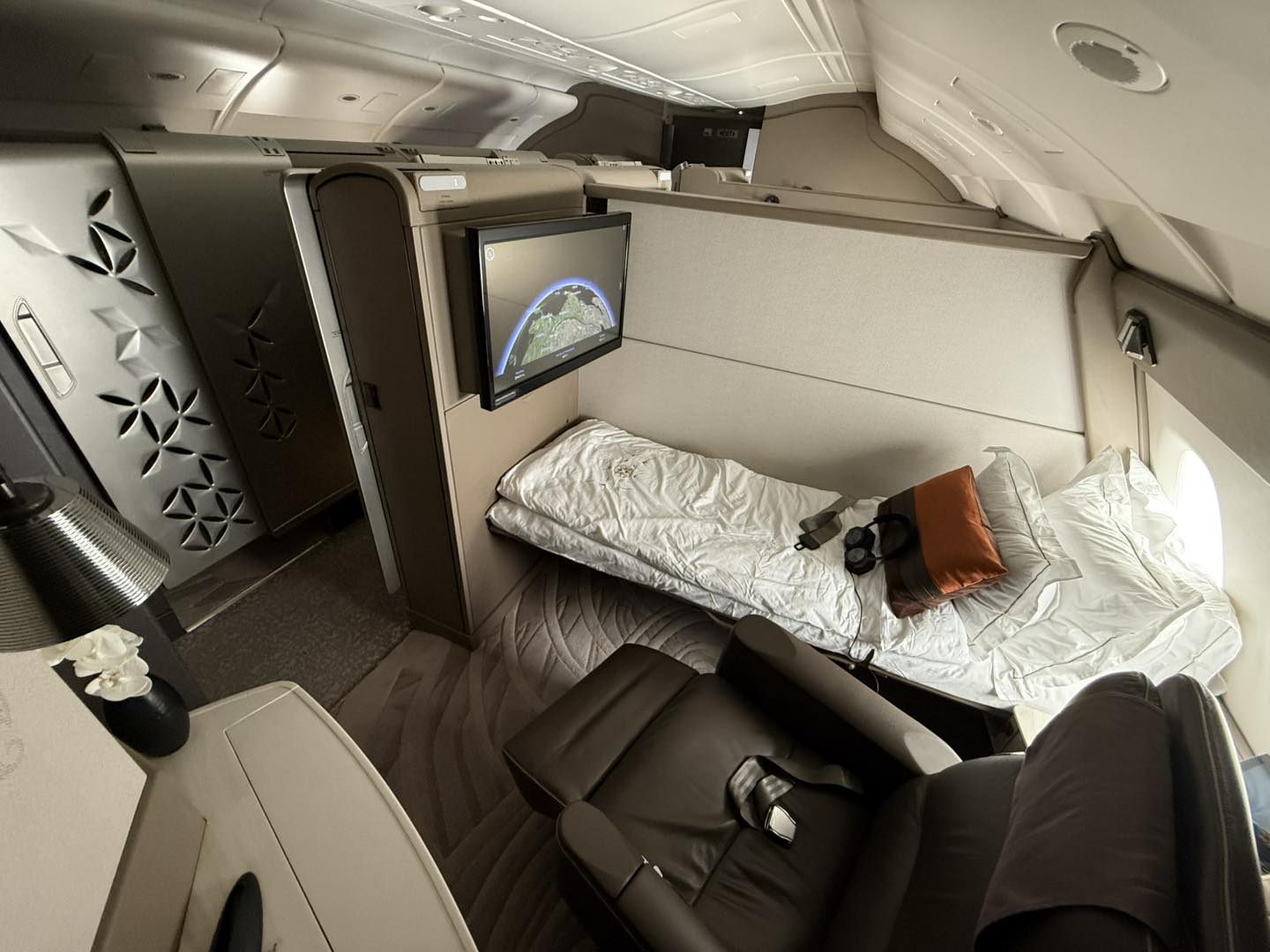 新加坡航空頭等艙First Class體驗+A380 Suites最新航點！睇埋A380套房vs B777傳統頭等艙比較| 里先生Mr. Miles