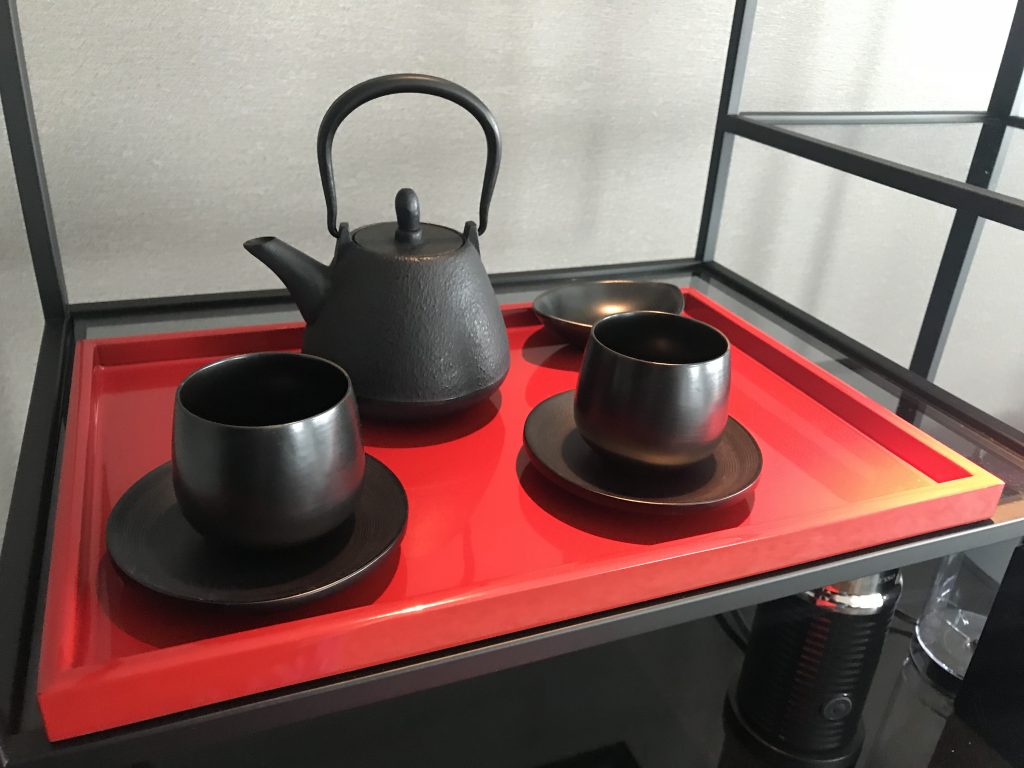 Conrad Osaka-餐飲吧有茶壺及茶杯