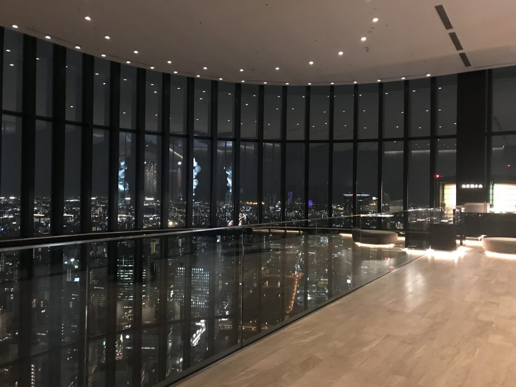 大阪康萊德酒店設施-酒店大堂右側有Aeria高檔朱古力店
