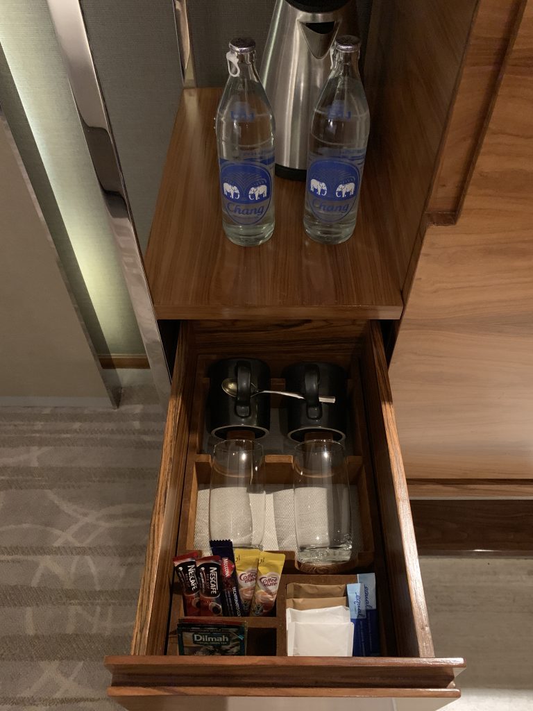 曼谷希爾頓素坤逸酒店-咖啡粉、茶包及免費樽裝水