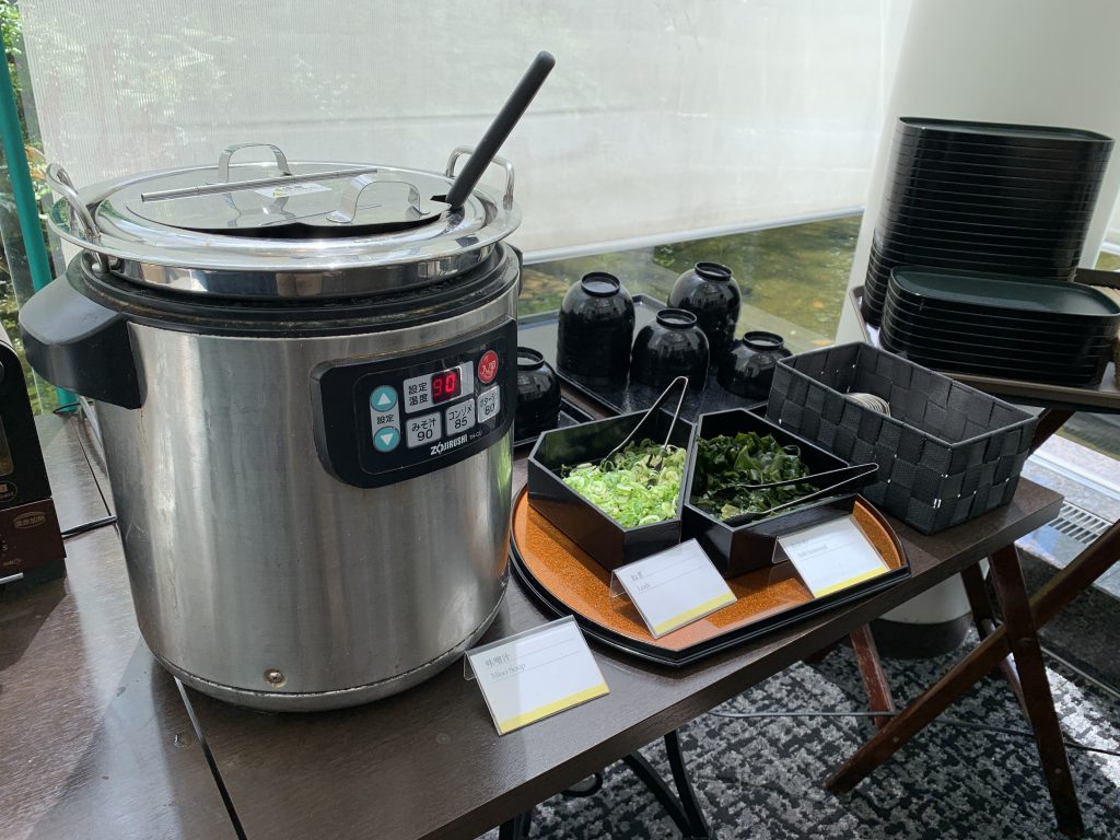 大阪威斯汀酒店Amadeus餐廳-味噌湯、韭蔥粒和海帶