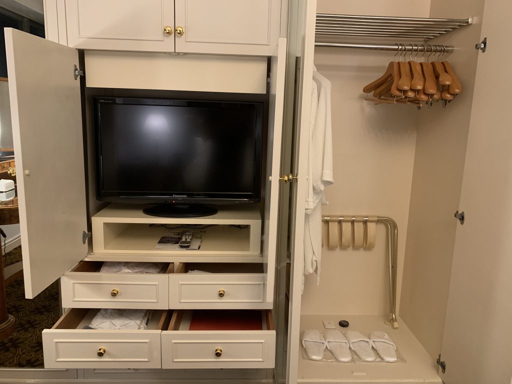 The Westin Osaka-裏面有電視及衣櫃