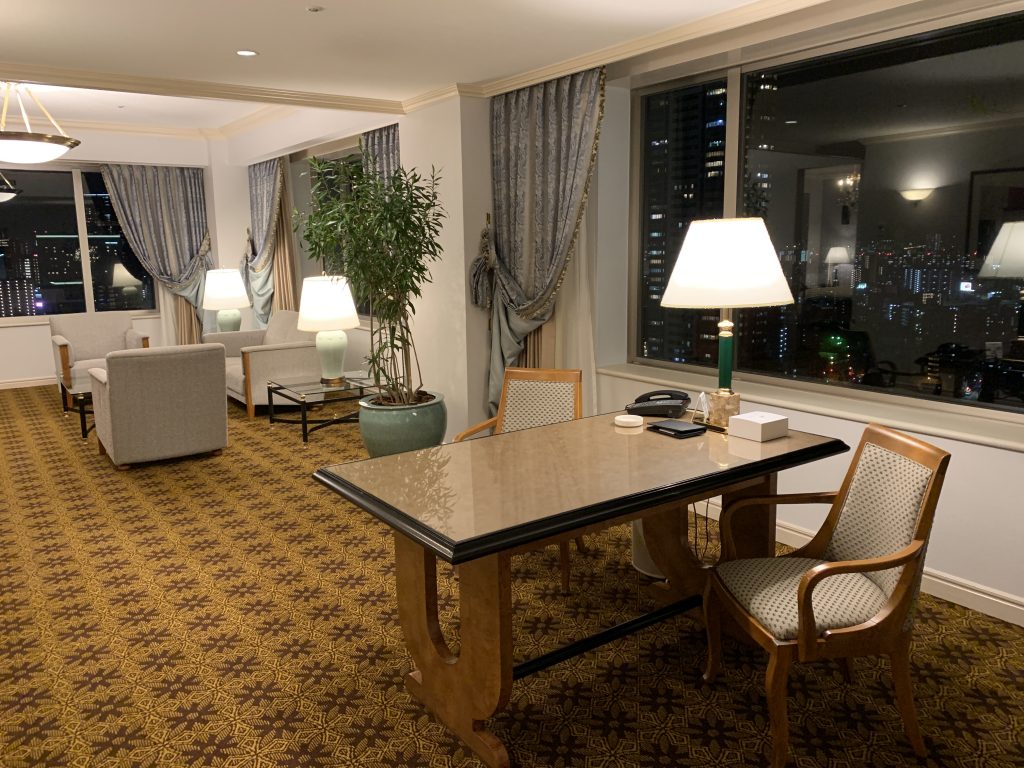 大阪威斯汀酒店-客龐及書桌區