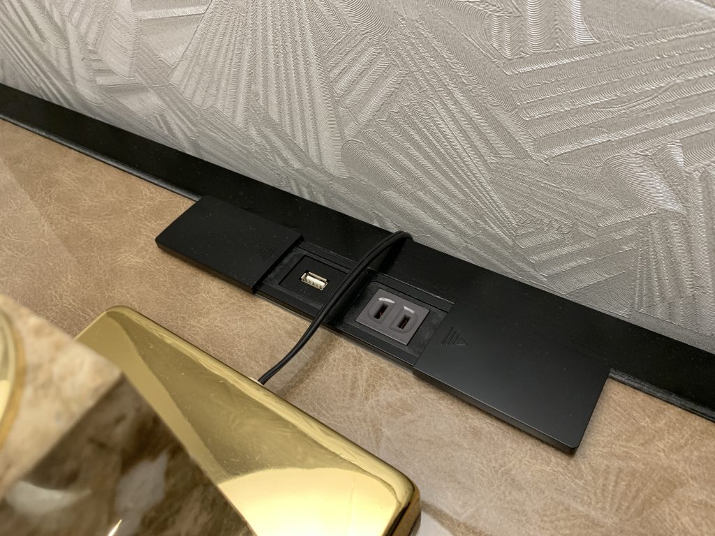 大阪威斯汀酒店-有USB插座