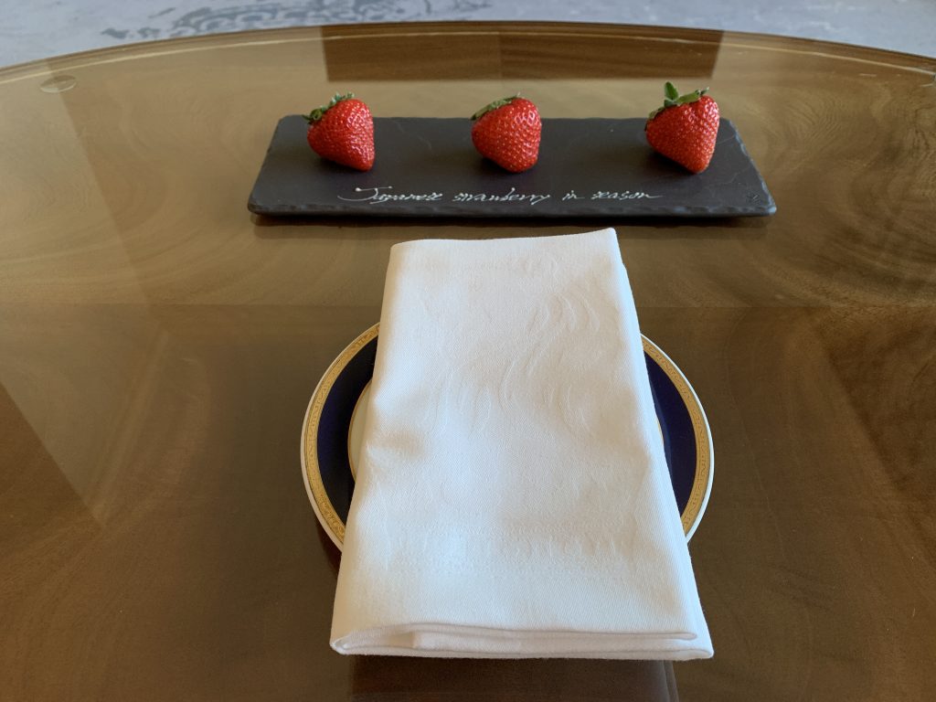 大阪麗思卡爾頓酒店-是次迎賓水果是草莓