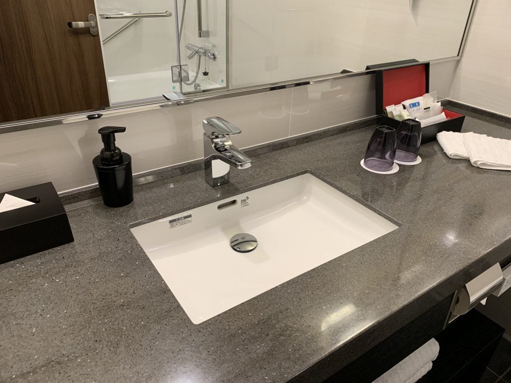 新大阪車站萬怡酒店Courtyard by Marriott Shin Osaka Station房間 10 2025 Courtyard by Marriott Shin-Osaka Station-洗手盆