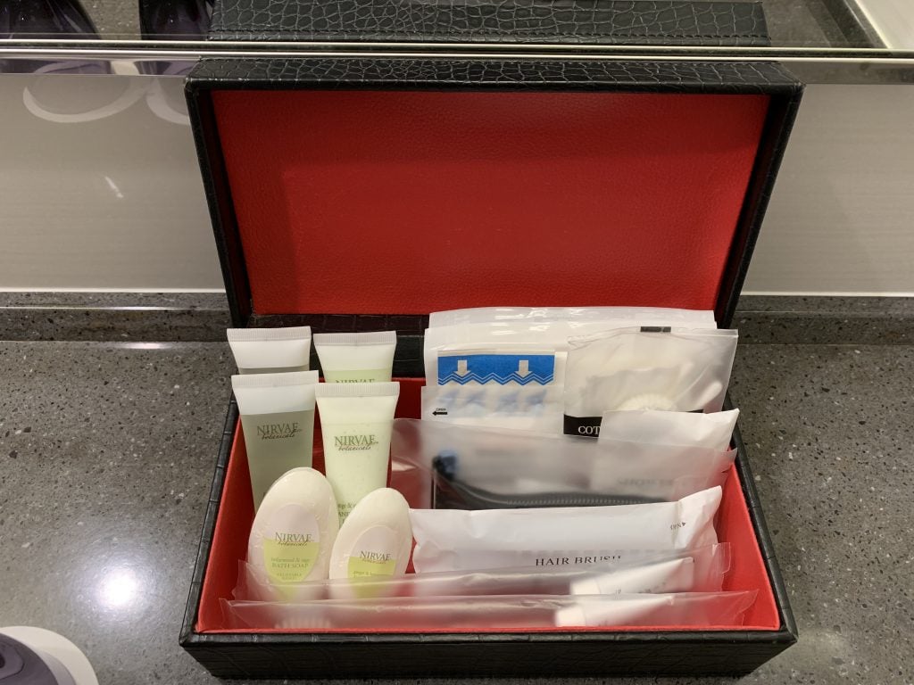 新大阪車站萬怡酒店Courtyard by Marriott Shin Osaka Station房間 11 2025 新大阪車站萬怡酒店-浴室使用早期萬豪用的Nirvae備品