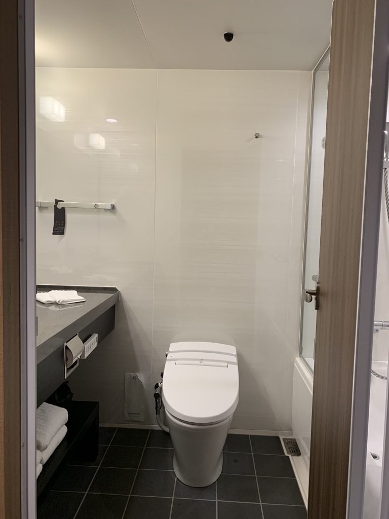 新大阪車站萬怡酒店Courtyard by Marriott Shin Osaka Station房間 14 e1561431619531 2025 Courtyard by Marriott Shin-Osaka Station-日式小浴室格局