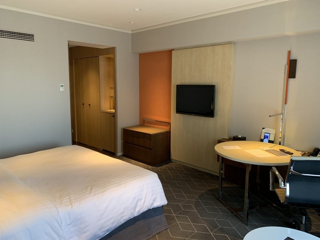 新大阪車站萬怡酒店Courtyard by Marriott Shin Osaka Station房間 19 2025 新大阪車站萬怡酒店-電視及小辦公桌