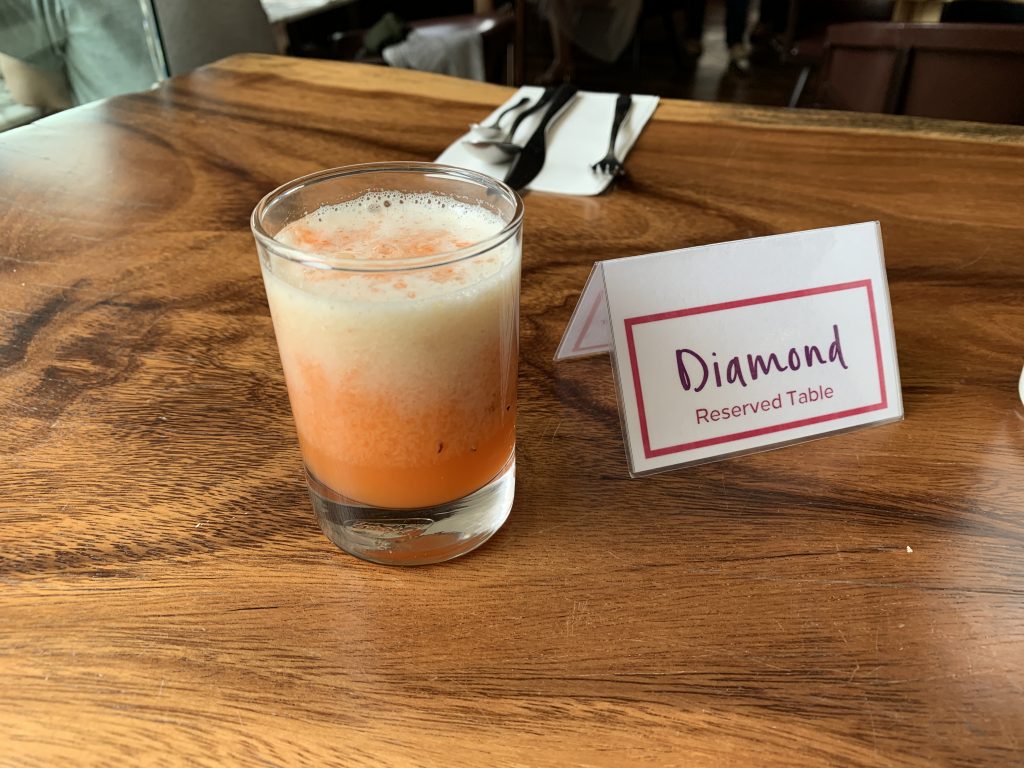 曼谷希爾頓素坤逸酒店Scalini餐廳-菠蘿甘筍汁好喝