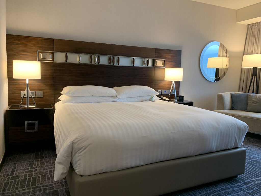 香港天際萬豪酒店-房間的King Size床好像比其他洒店要小一點，但仍然舒服