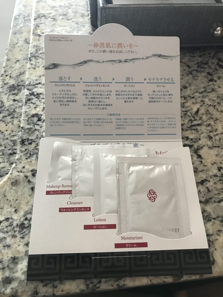 大阪萬豪都酒店Osaka Marriott Miyako Hotel房間 28 e1563872126669 2025 Osaka Marriott Miyako Hotel-浴室有鋁箔袋裝護膚品