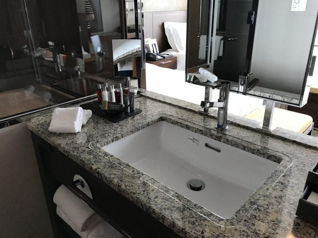 大阪萬豪都酒店Osaka Marriott Miyako Hotel房間 7 2025 Osaka Marriott Miyako Hotel-浴室洗手盆