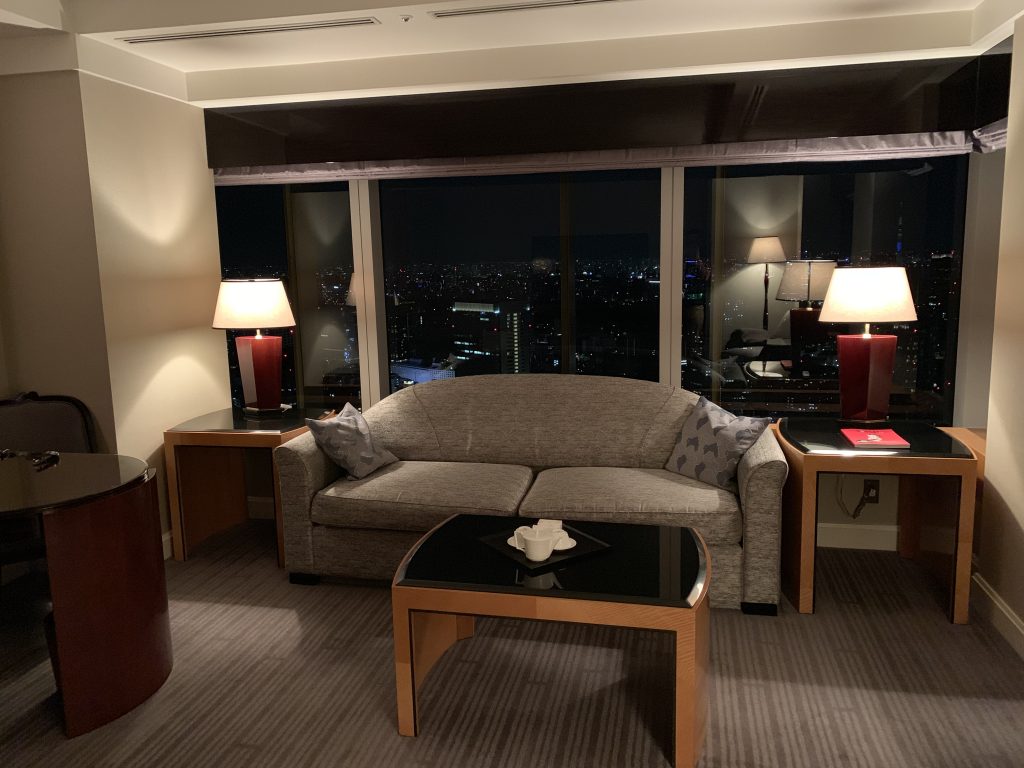 東京麗思卡爾頓酒店-客廳雙人沙發