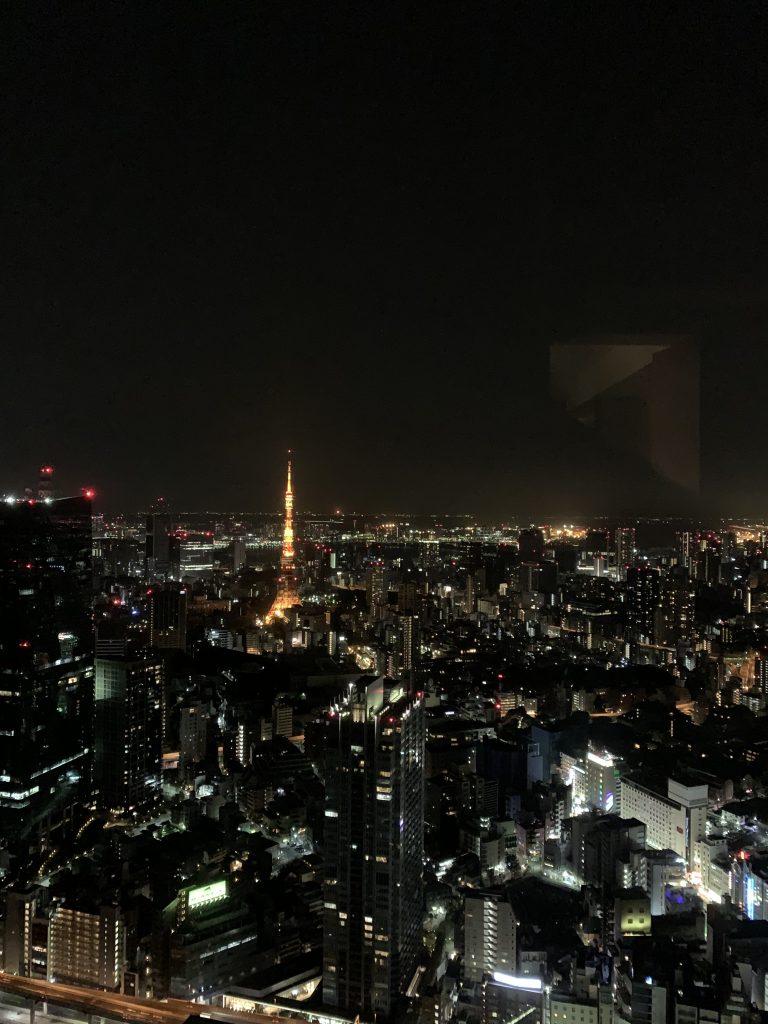 The Ritz-Carlton Tokyo-套房客廳一樣可欣賞東京都市景致