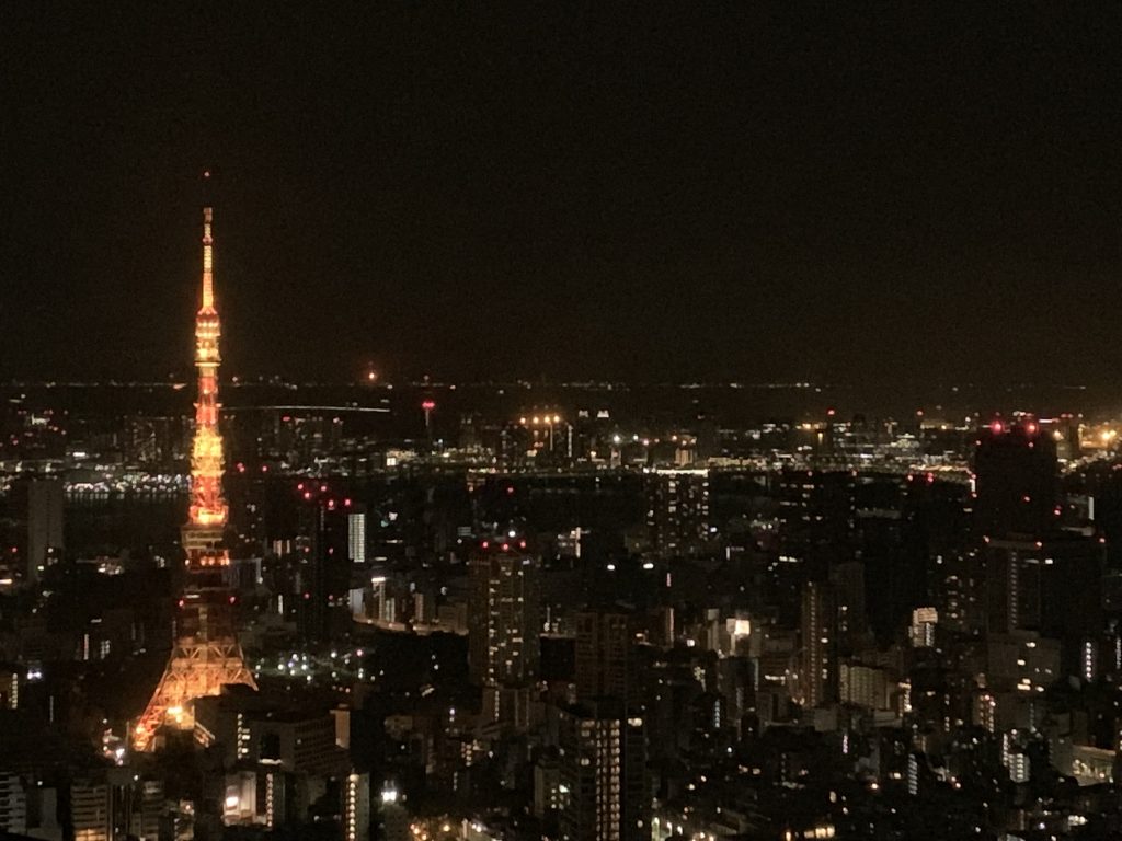The Ritz-Carlton Tokyo-套房客廳可望到東京鐵塔