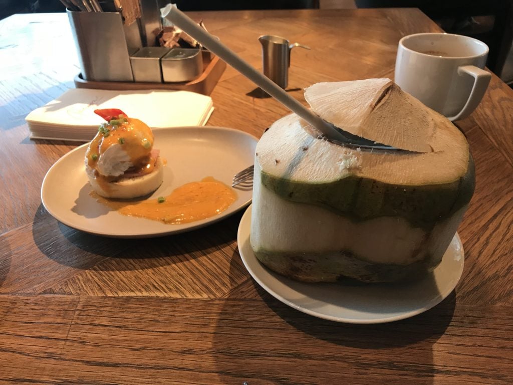 蘇拉翁塞曼谷萬豪酒店Bangkok Marriott Hotel The Surawongse Praya Kitchen自助早餐 11 2025 Bangkok Marriott Hotel The Surawongse Praya Kitchen-是日早餐還喝了椰青