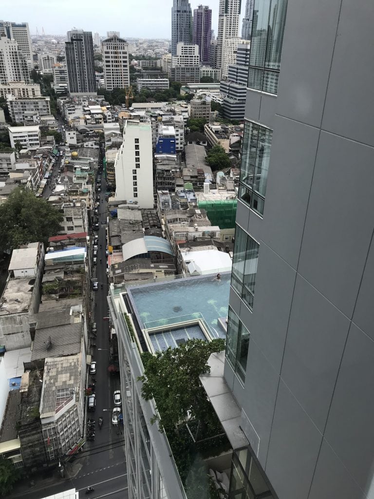 蘇拉翁塞曼谷萬豪酒店Bangkok Marriott Hotel The Surawongse房間 13 e1564630555244 2025 蘇拉翁塞曼谷萬豪酒店-套房可望到曼谷都市景致和酒店18樓室外泳池