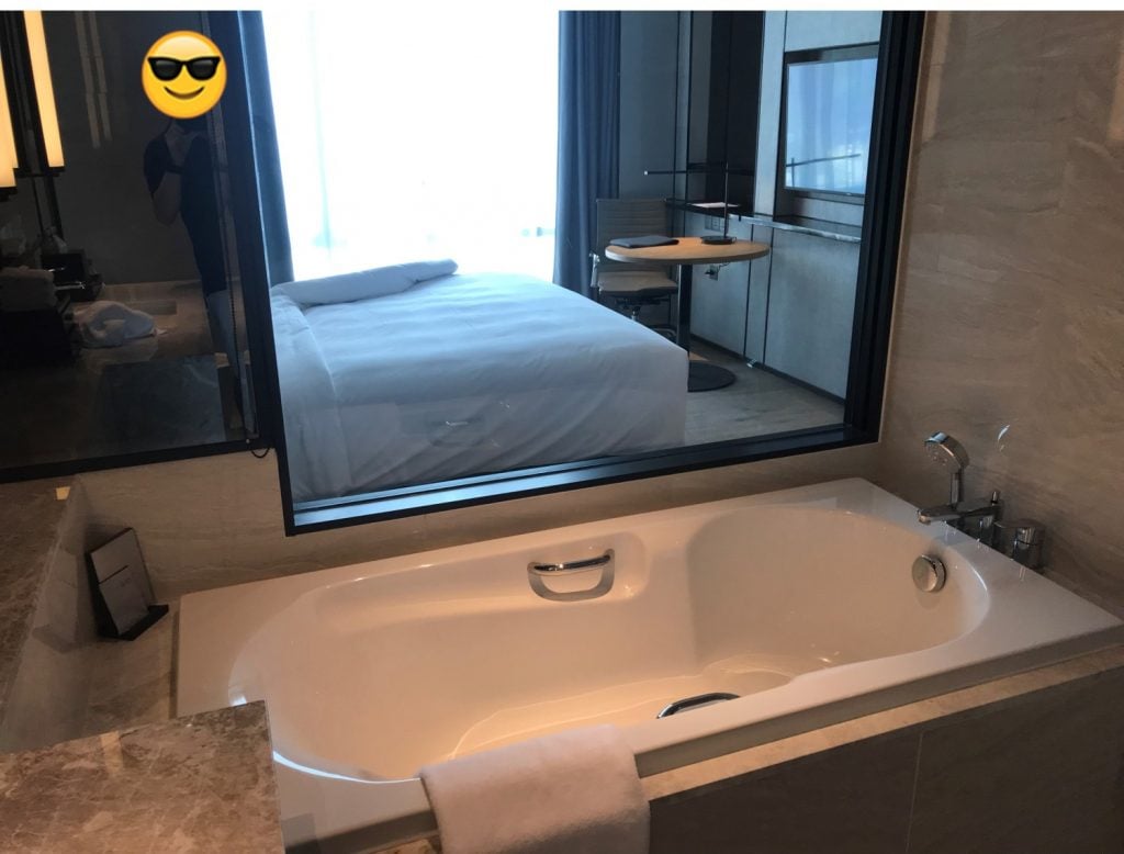 蘇拉翁塞曼谷萬豪酒店Bangkok Marriott Hotel The Surawongse房間 20 2025 Bangkok Marriott Hotel The Surawongse-浴室可望向睡房