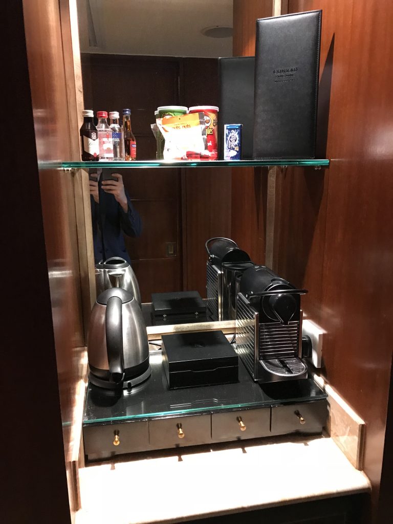 香港港麗酒店-餐飲吧有需付費零食酒水、熱水壺及Nespresso咖啡機