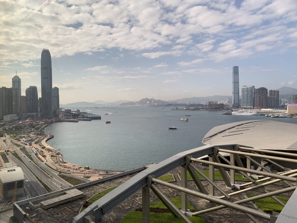 香港萬麗海景酒店-在房間可盡覽維港及灣仔會展中心景致