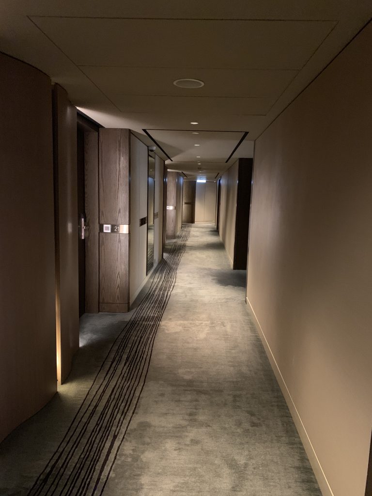 香港萬麗海景酒店-酒店客房樓層走廊