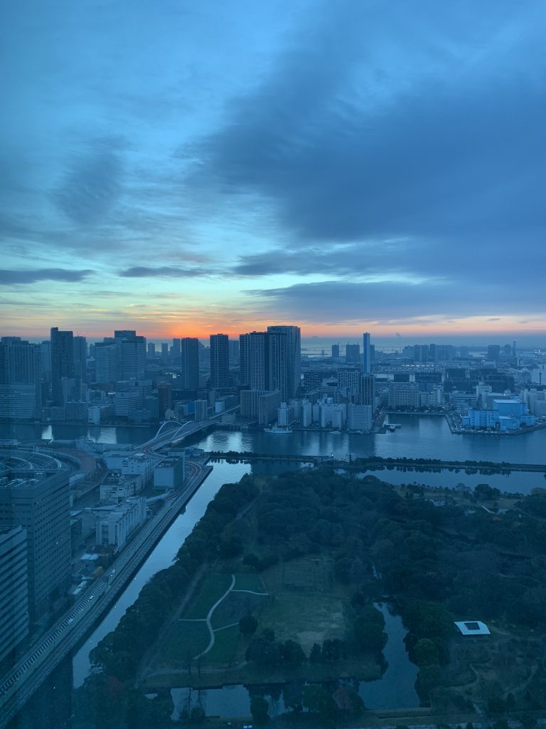 東京康萊德酒店-房間面向東京灣，夠早起身的話連日出都睇到