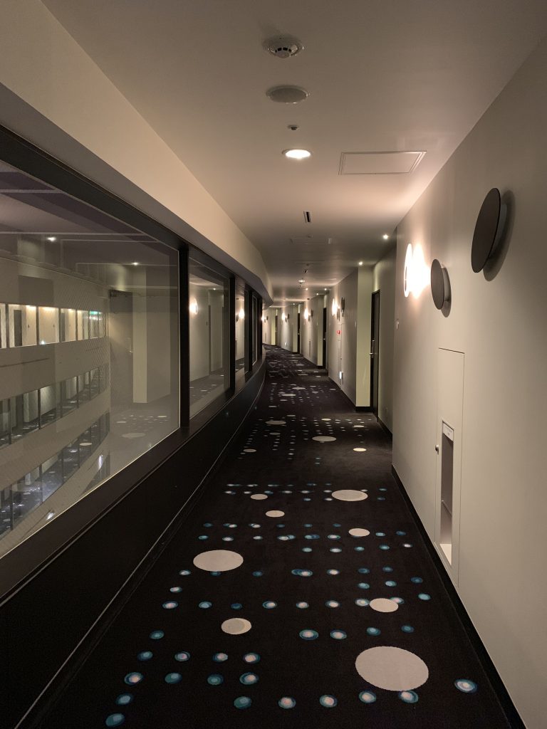 東京灣希爾頓酒店-Celebrio客房樓層走廊