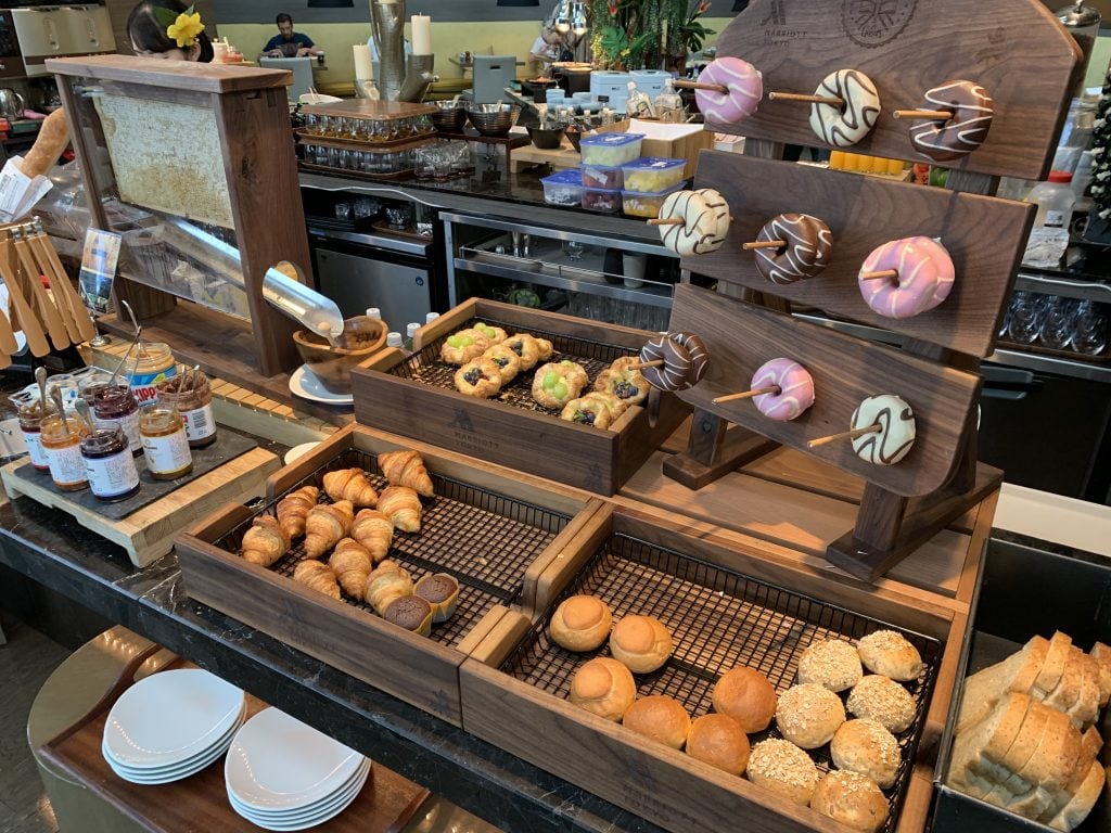 東京萬豪酒店Tokyo Marriott Hotel Lounge Dining G自助早餐 11 2025 東京萬豪酒店Lounge & Dining G-早餐有麵包西餅和冬甩