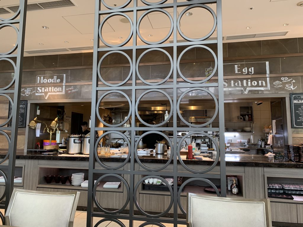 東京萬豪酒店Tokyo Marriott Hotel Lounge Dining G自助早餐 16 2025 東京萬豪酒店Lounge & Dining G-餐廳的自助取餐區