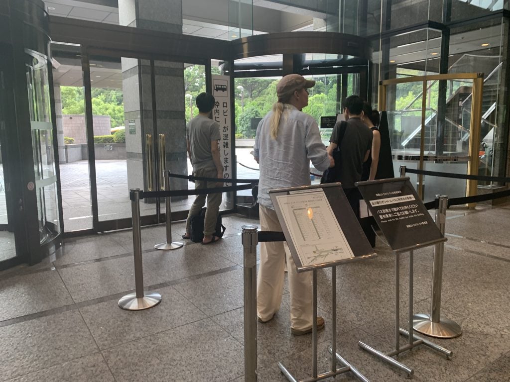 東京萬豪酒店Tokyo Marriott Hotel交通及周邊 1 2025 Tokyo Marriott Hotel交通-旅客可在Goteyama Trust Tower地下大堂等候乘搭免費穿梭巴士前往品川站