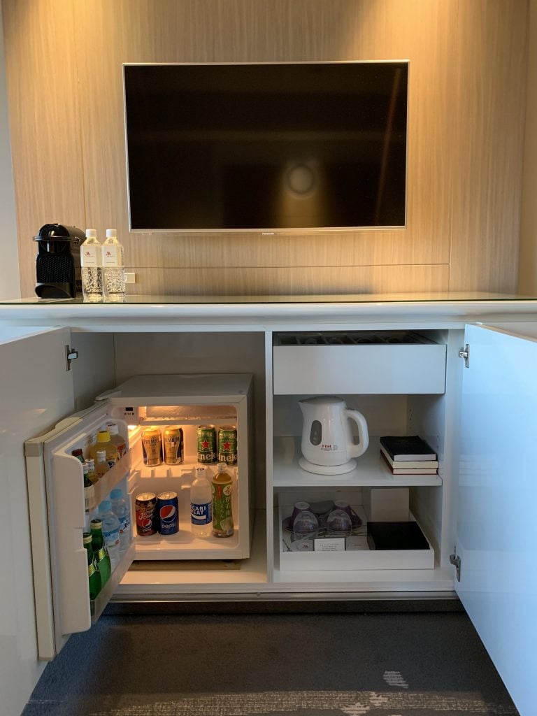 東京萬豪酒店Tokyo Marriott Hotel房間 12 e1565145213784 2025 Tokyo Marriott Hotel-房間餐飲吧在電視下面