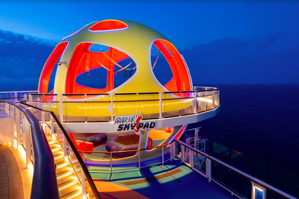 【皇家加勒比海洋光譜號】亞洲最新最大最先進遊輪Royal Caribbean優惠！入住海景露台房+迪士尼樂園門票！有無敵大海景＋大量娛樂設施+多國美食等！預訂4晚低至HK$1,347+/位！