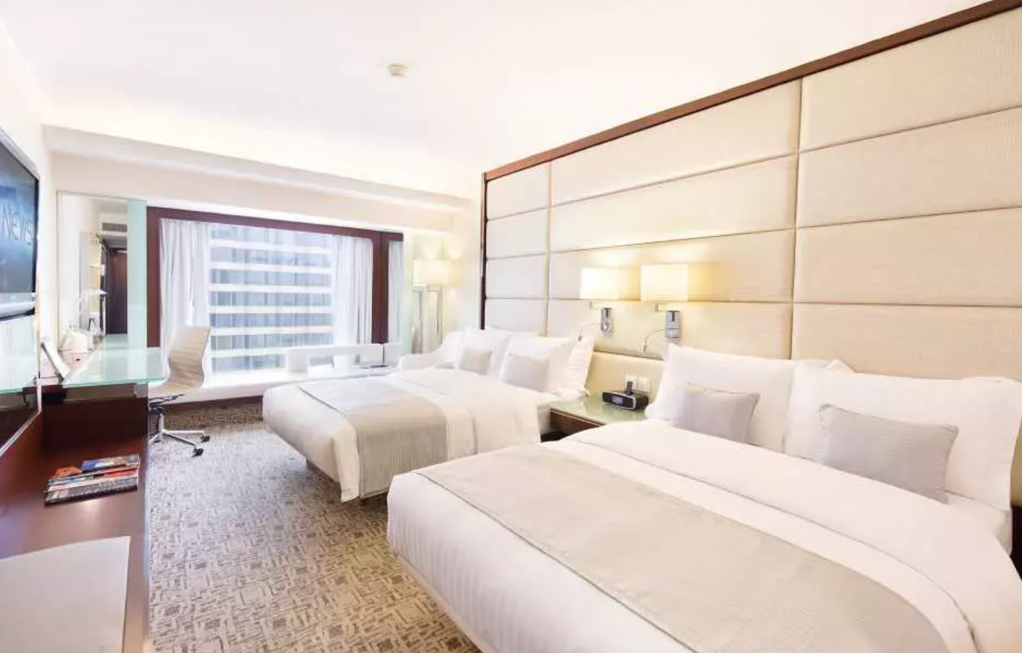 【富豪九龍酒店 Regal Kowloon Hotel】 Staycation 2大2小住宿連早餐、黃昏雞尾酒及小食只需 HK$648（已加一）！2大2小住宿+行政樓層貴賓廊服務+海鮮自助晚餐只需HK$1,888起（已加一）！皆享長達30小時住宿體驗！