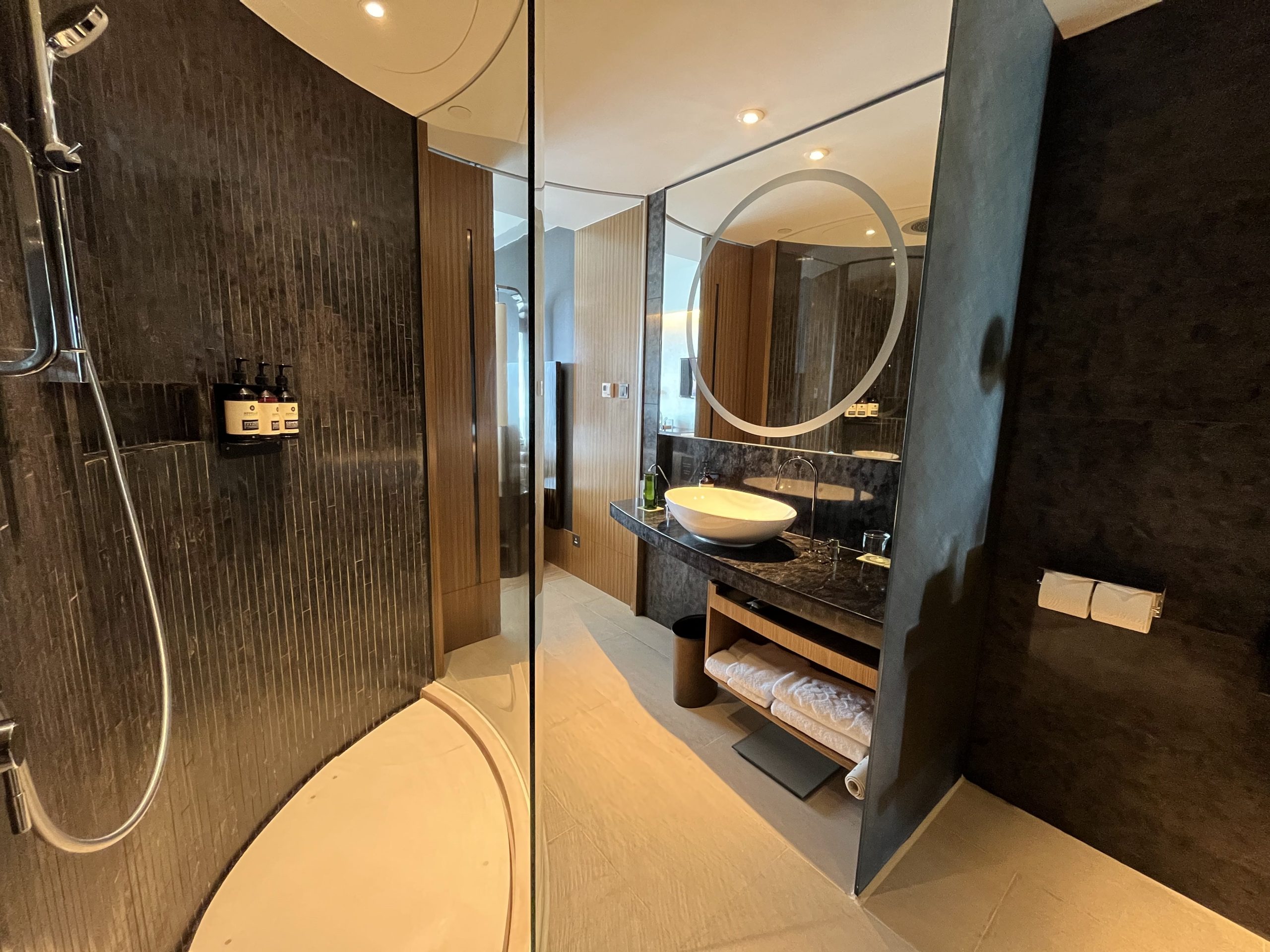 hotelicon bathroom scaled 2025