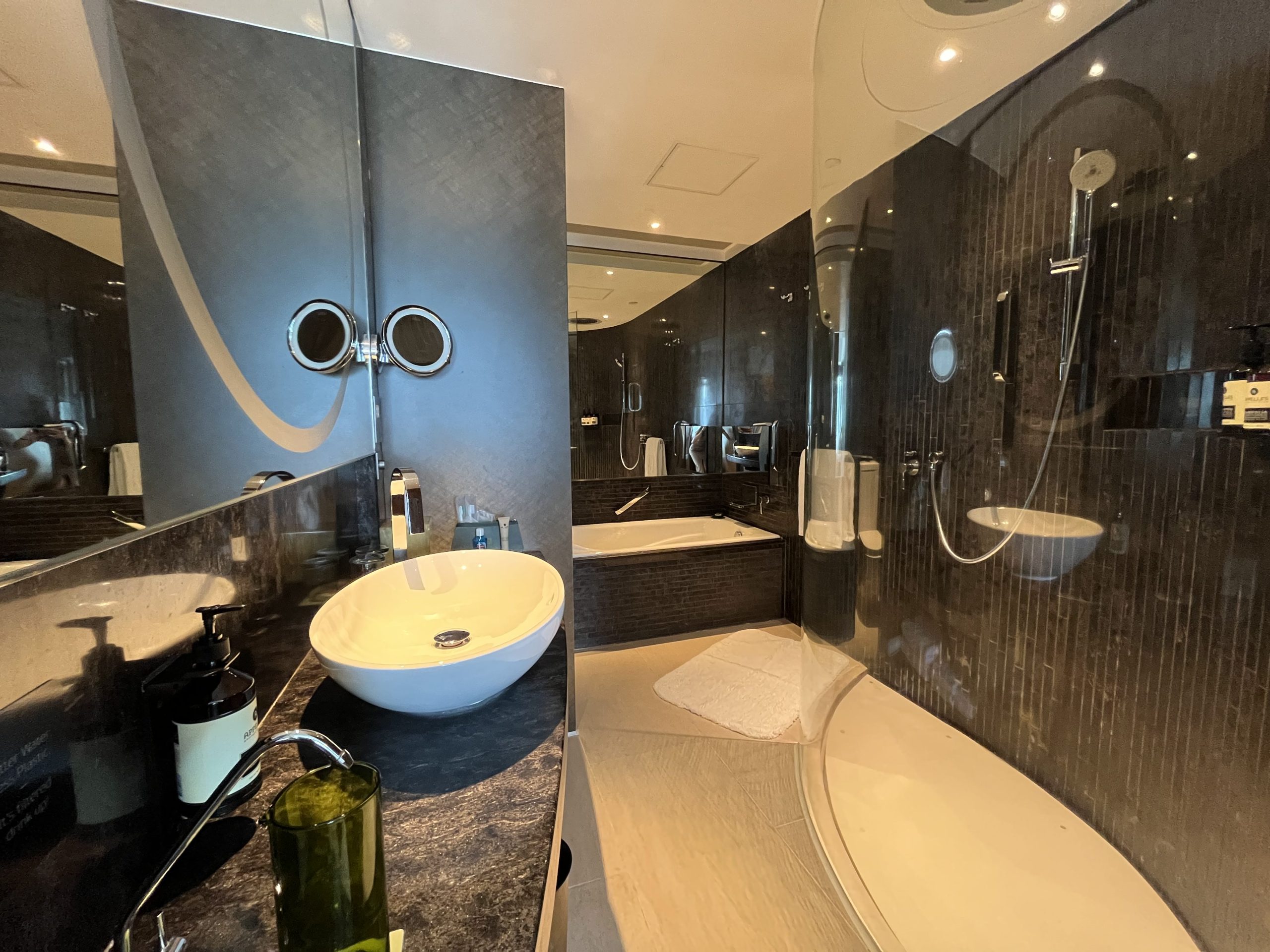 hotelicon bathroom 2 scaled 2025