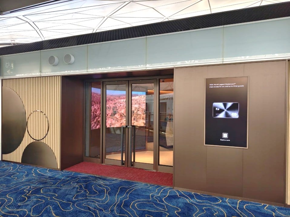 Mastercard lounge door 2026