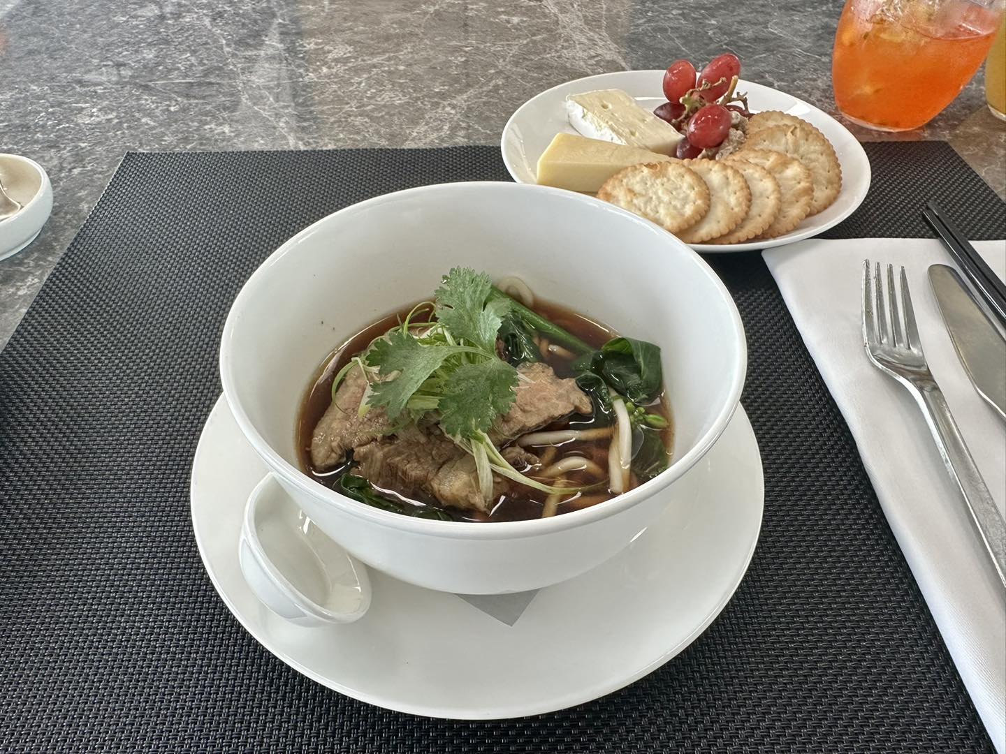 【澳洲航空貴賓室】香港Qantas Lounge 已開幕！地方超大食物高質！坐國泰Business都入得！