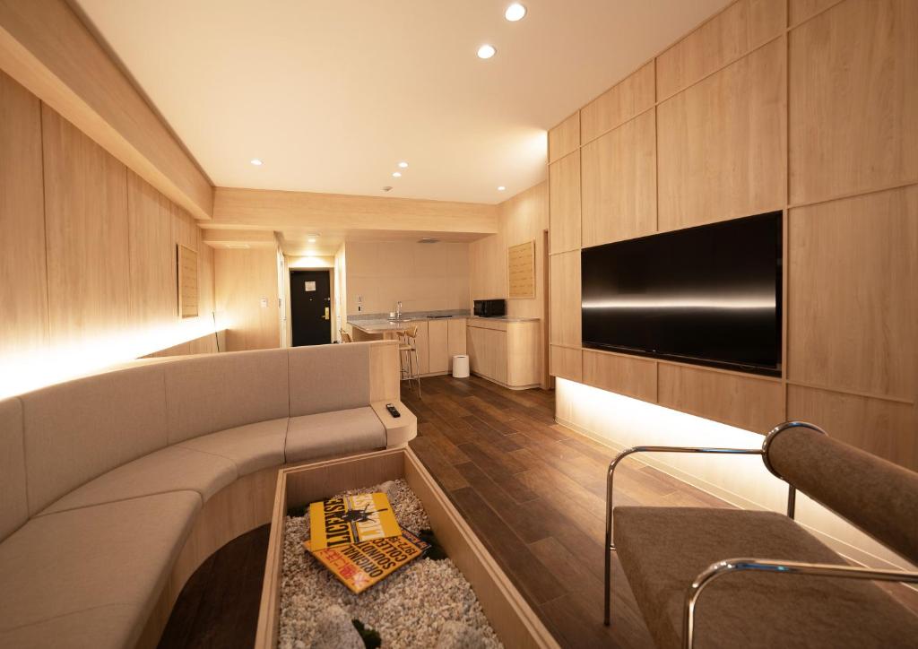 UH SUITE NAMBA STATION 2 2025
