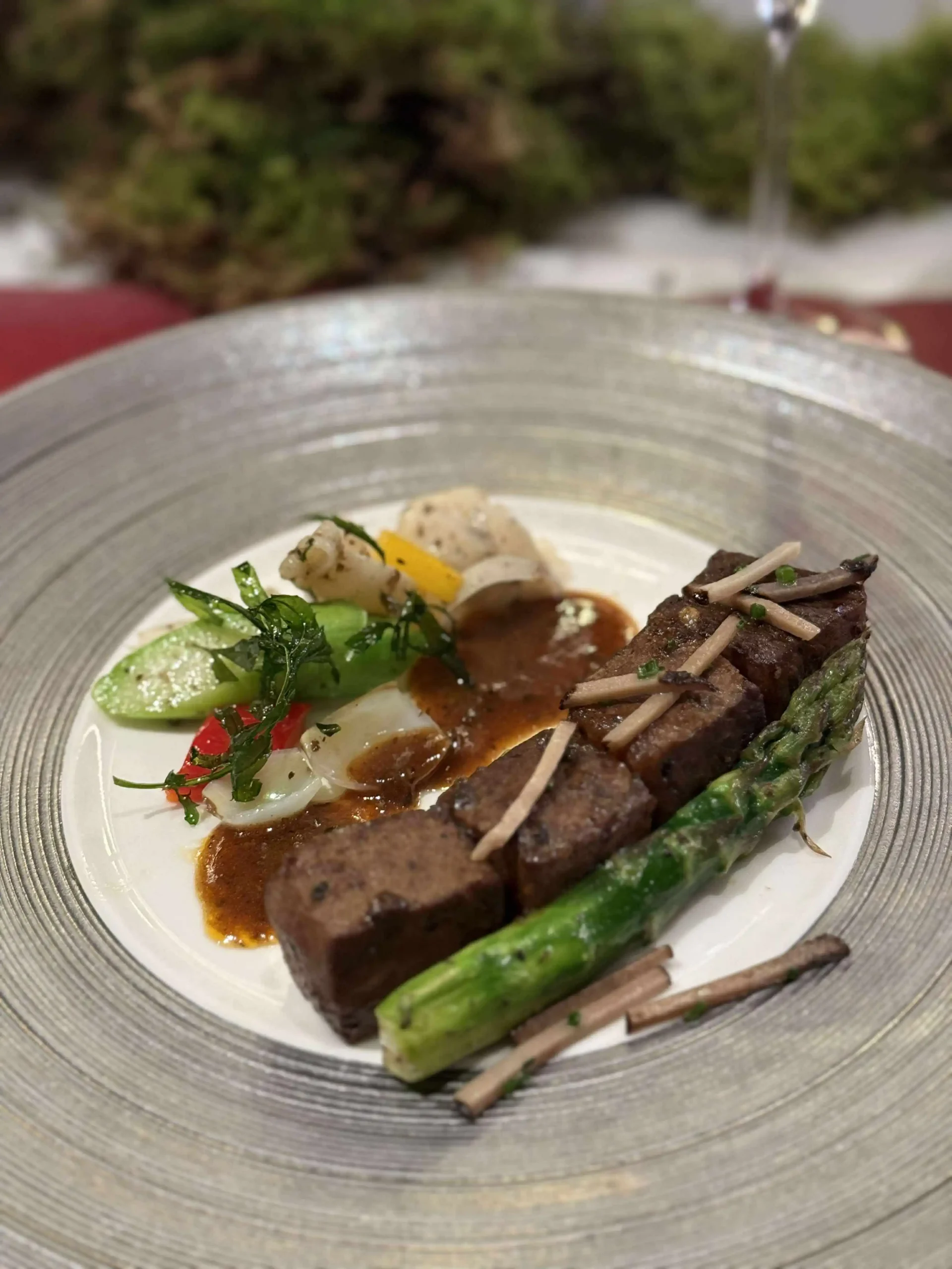 黑松露銀耳鮮百合炒澳洲和牛粒